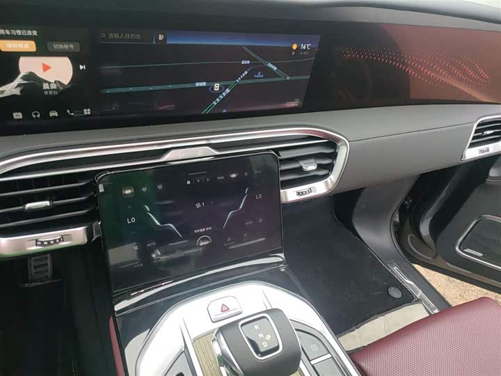 Фото 13 - Hongqi E-HS9