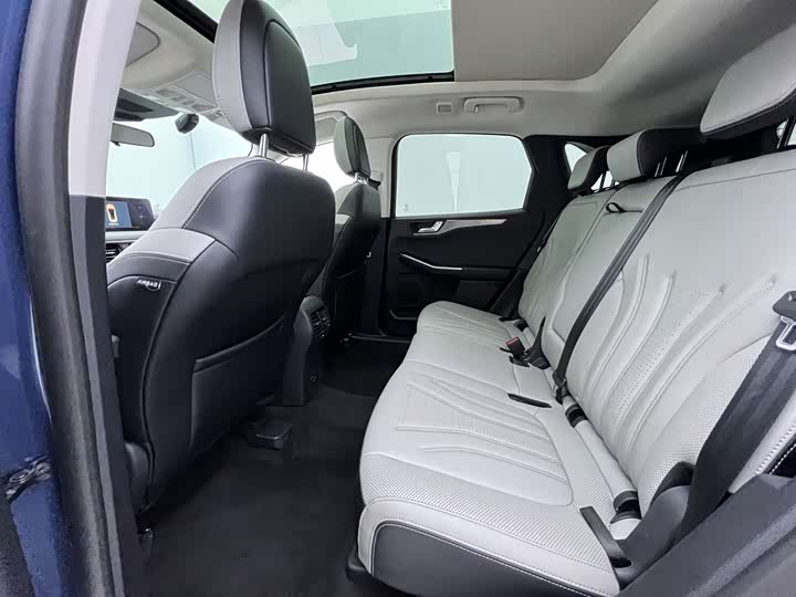 Фото 15 - Ford Escape