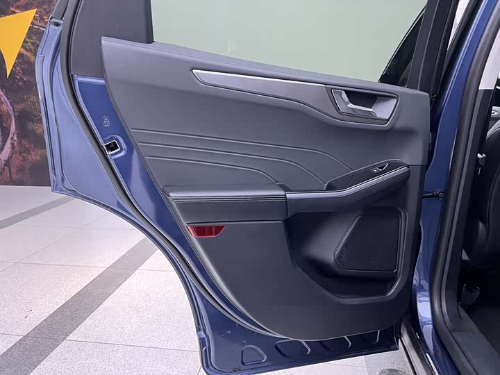 Фото 16 - Ford Escape