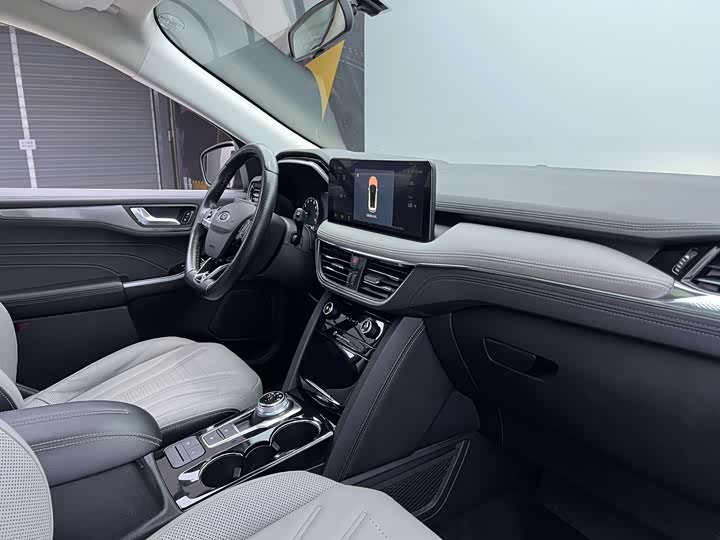 Фото 20 - Ford Escape