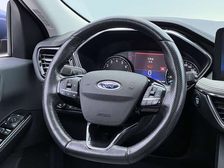 Фото 23 - Ford Escape