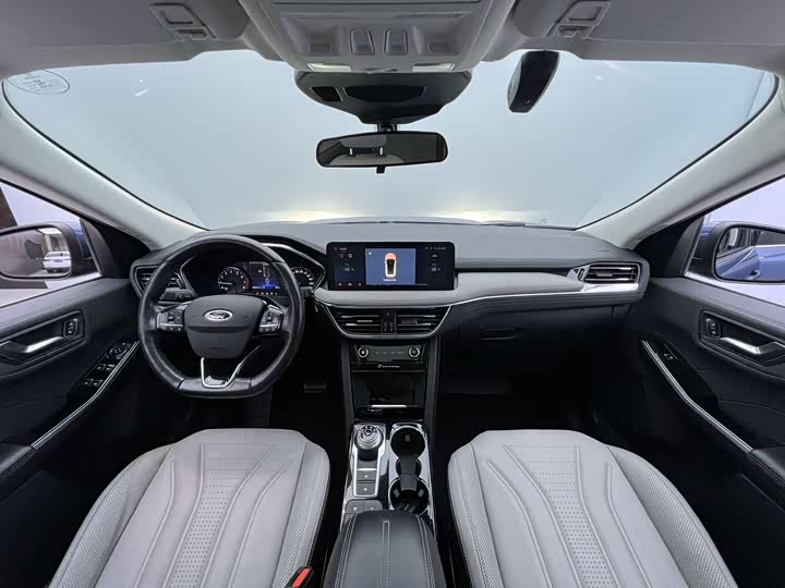 Фото 25 - Ford Escape