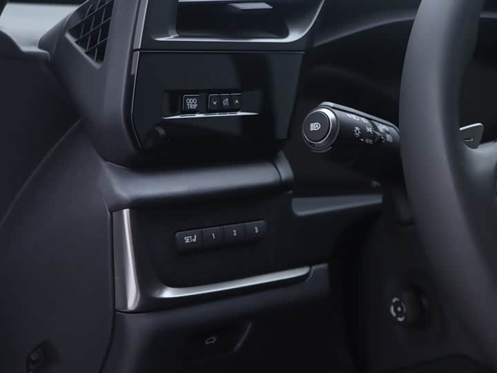 Фото 16 - Lexus RZ