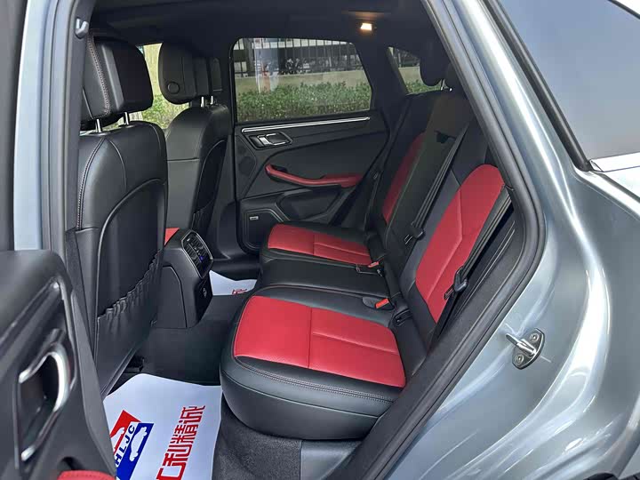 Фото 14 - Porsche Macan