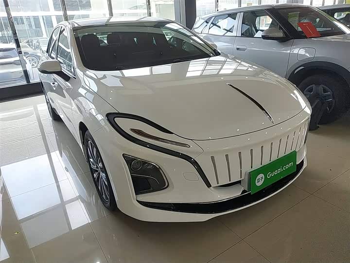 Фото 10 - Hongqi E-QM5