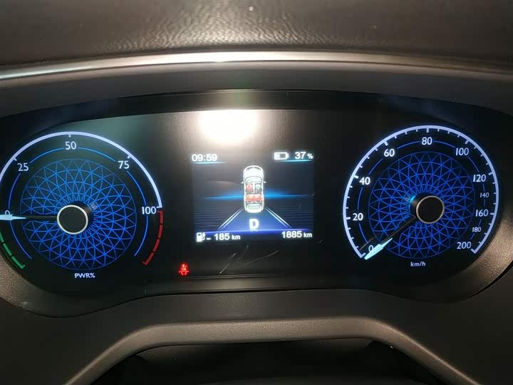 Фото 6 - Hongqi E-QM5