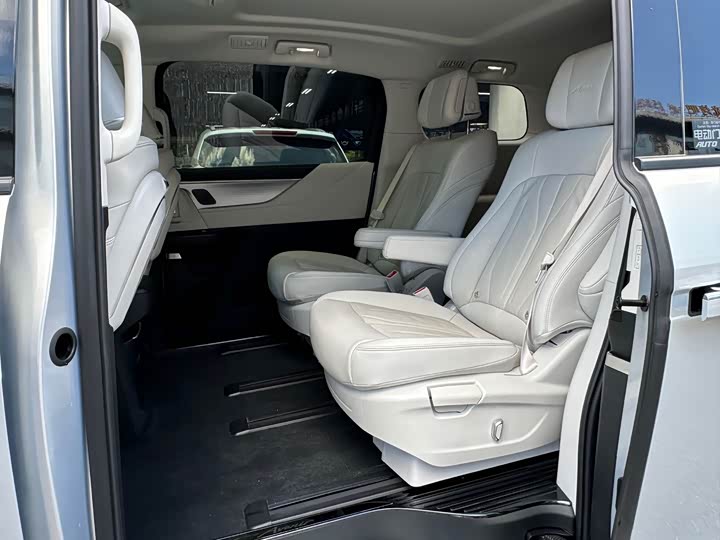 Фото 4 - Buick GL8 Hybrid