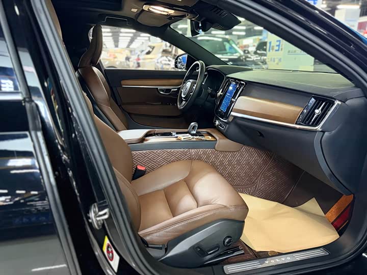 Фото 11 - Volvo S90