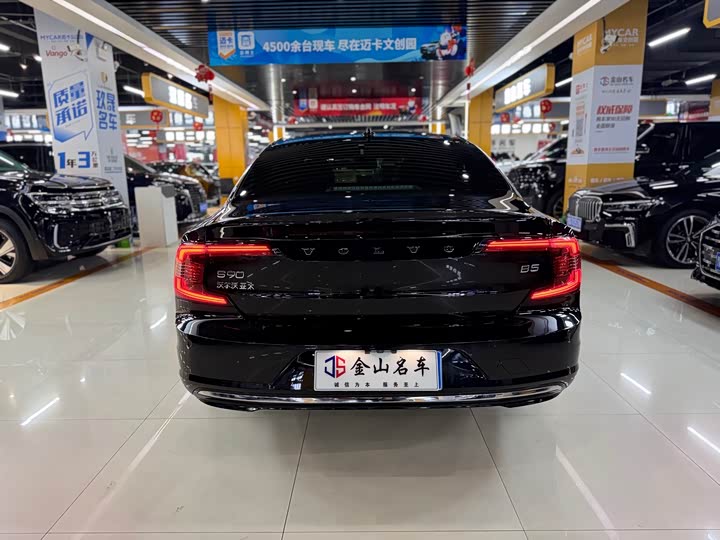 Фото 13 - Volvo S90