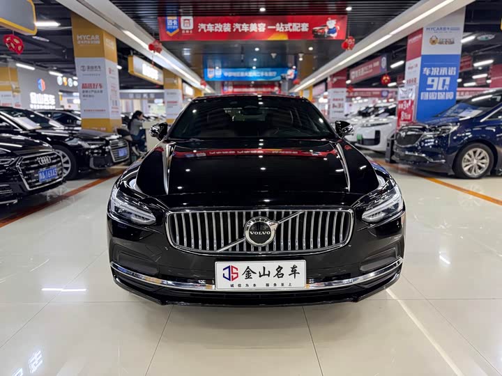 Фото 2 - Volvo S90