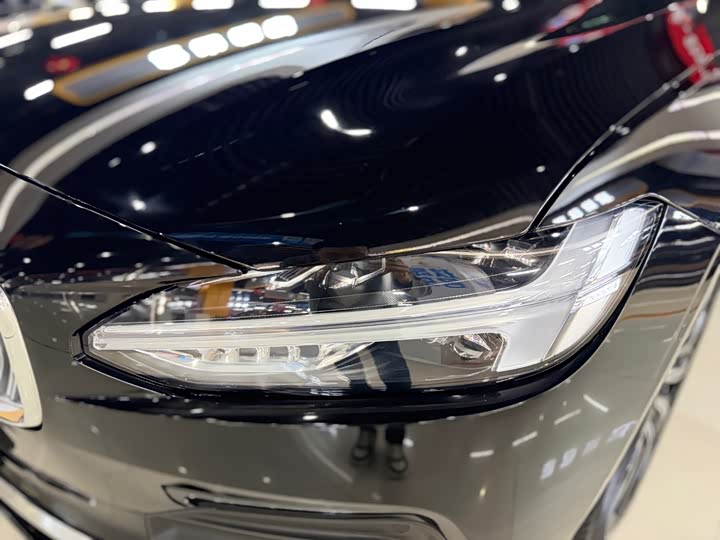 Фото 4 - Volvo S90