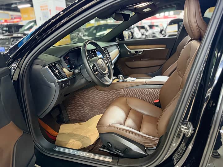 Фото 6 - Volvo S90