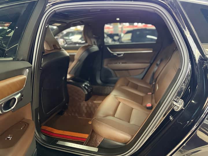 Фото 9 - Volvo S90