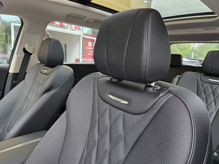 Фото 11 - Hongqi HS7 Hybrid