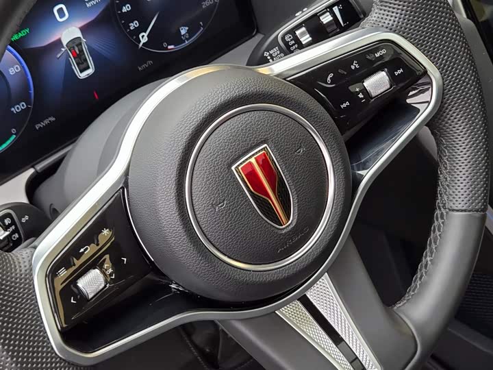 Фото 12 - Hongqi HS7 Hybrid