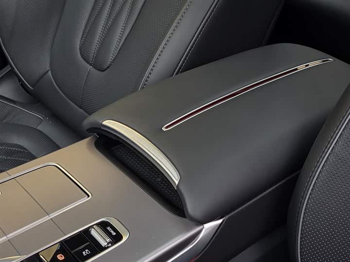 Фото 17 - Hongqi HS7 Hybrid