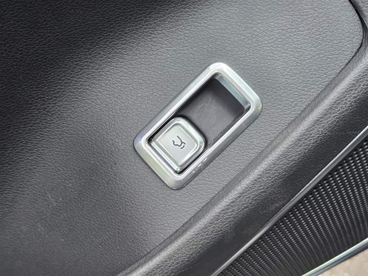 Фото 22 - Hongqi HS7 Hybrid