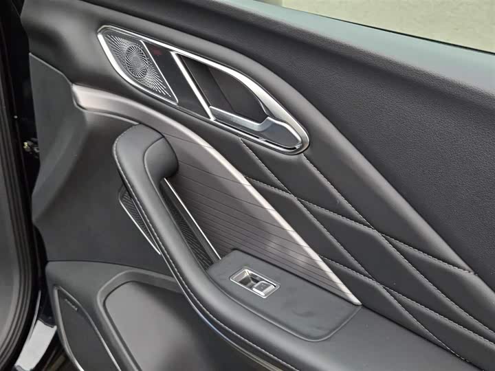 Фото 32 - Hongqi HS7 Hybrid