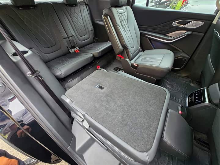 Фото 36 - Hongqi HS7 Hybrid