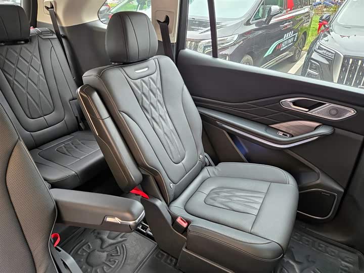 Фото 38 - Hongqi HS7 Hybrid