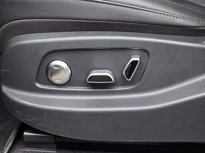 Фото 51 - Hongqi HS7 Hybrid