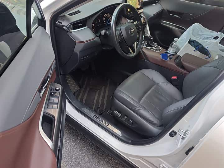 Фото 14 - Toyota Harrier