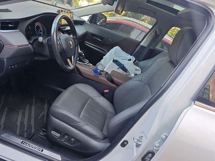 Фото 8 - Toyota Harrier