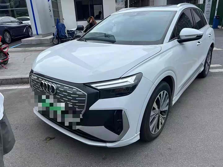 Фото 1 - Audi Q4 e-tron