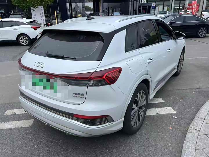 Фото 2 - Audi Q4 e-tron