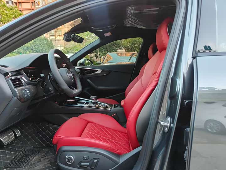 Фото 4 - Audi S4