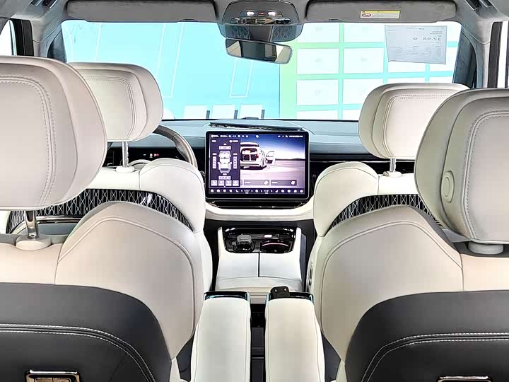 Фото 13 - Zeekr 009