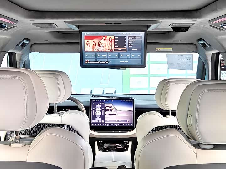 Фото 14 - Zeekr 009