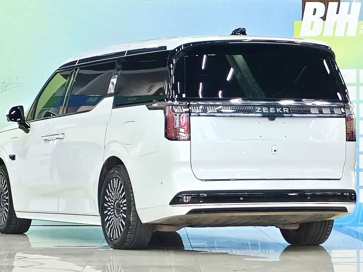 Фото 6 - Zeekr 009