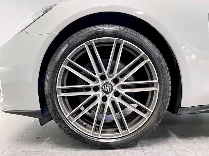 Фото 21 - Porsche Panamera