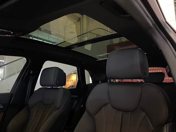 Фото 12 - Audi Q5L