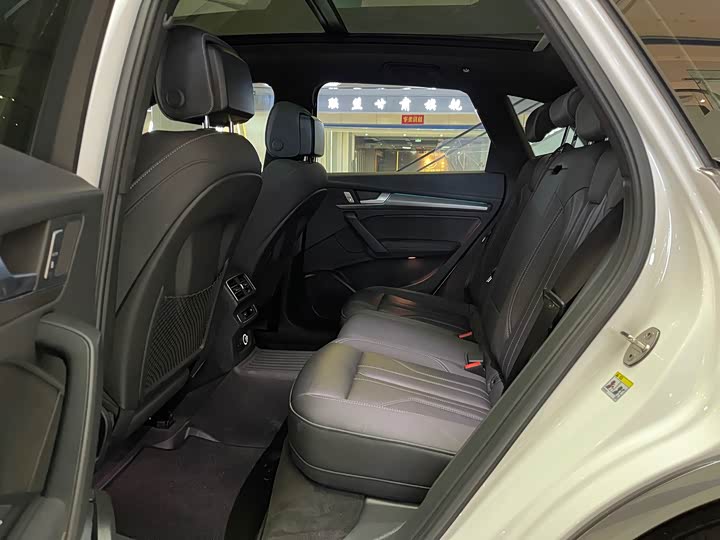 Фото 13 - Audi Q5L