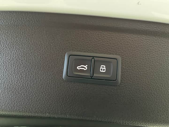 Фото 20 - Audi Q5L