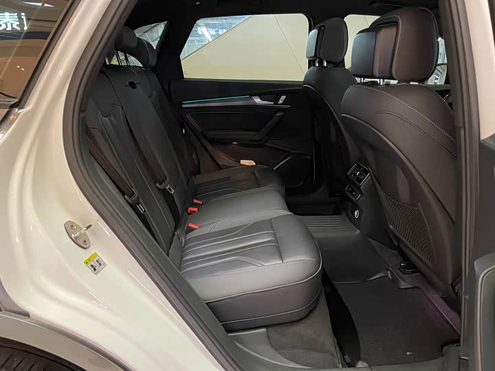 Фото 21 - Audi Q5L