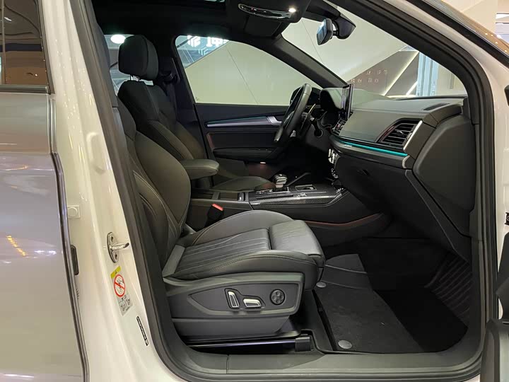 Фото 22 - Audi Q5L