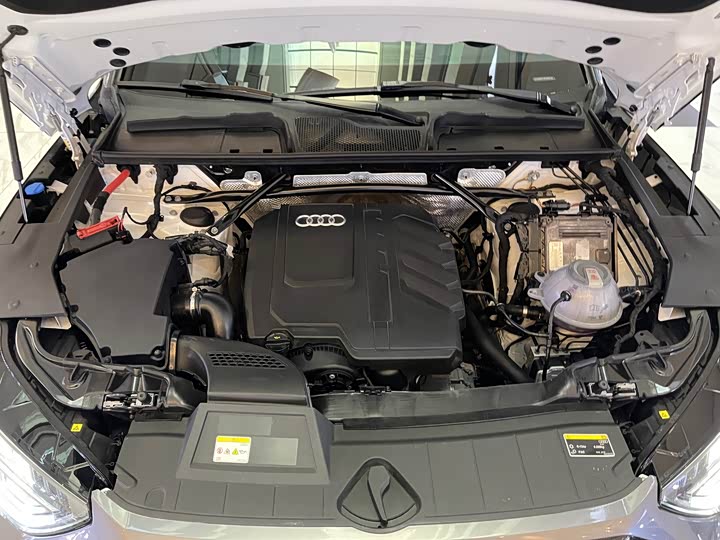 Фото 24 - Audi Q5L