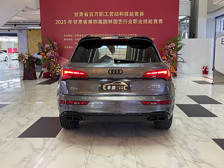 Фото 26 - Audi Q5L