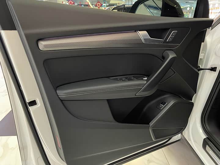 Фото 5 - Audi Q5L