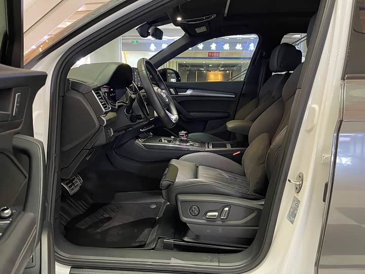 Фото 6 - Audi Q5L