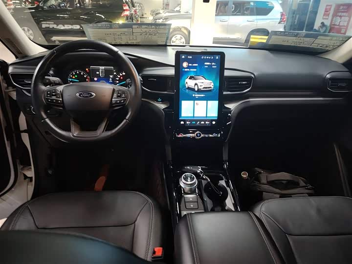 Фото 10 - Ford Explorer