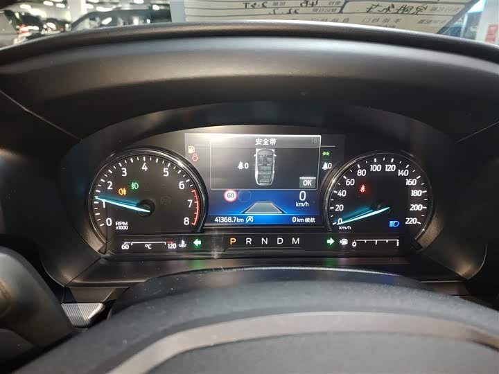 Фото 12 - Ford Explorer