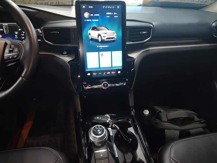 Фото 13 - Ford Explorer