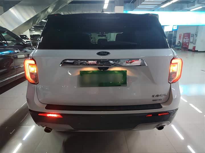 Фото 6 - Ford Explorer