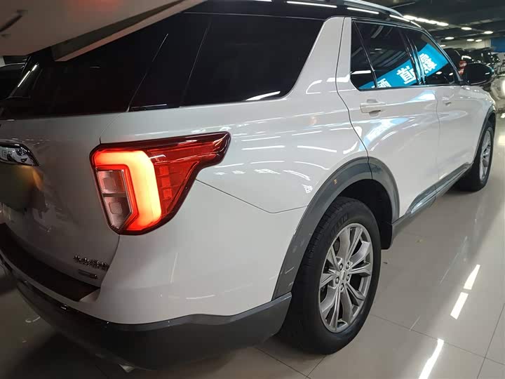 Фото 7 - Ford Explorer