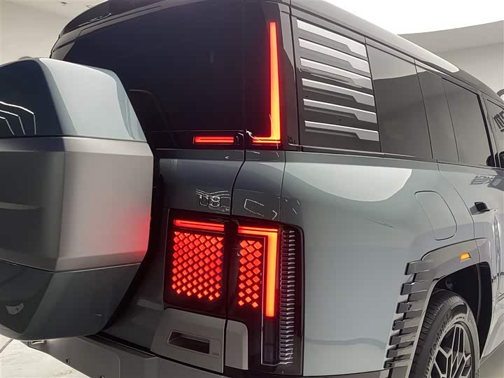 Фото 10 - BYD Yangwang U8