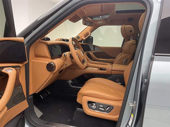 Фото 16 - BYD Yangwang U8